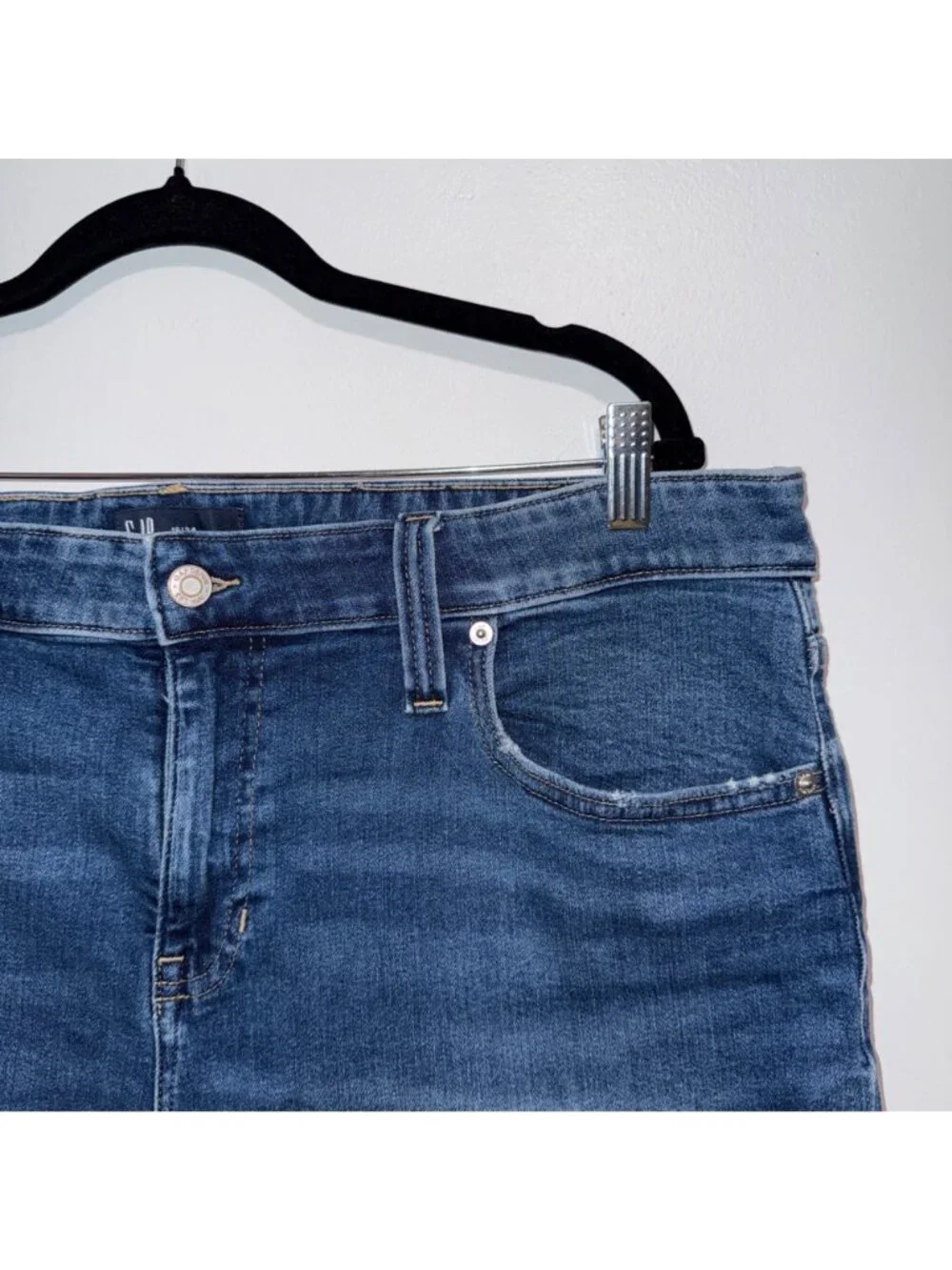 Gap Denim Womens 9" Bermuda Shorts Size 18/34 Dark Wash Cotton Blend Roll Cuff - Picture 4 of 6